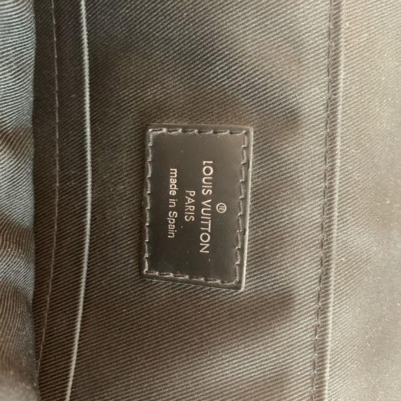 Louis Vuitton damier limited edition messenger bag - Picture 7 of 15